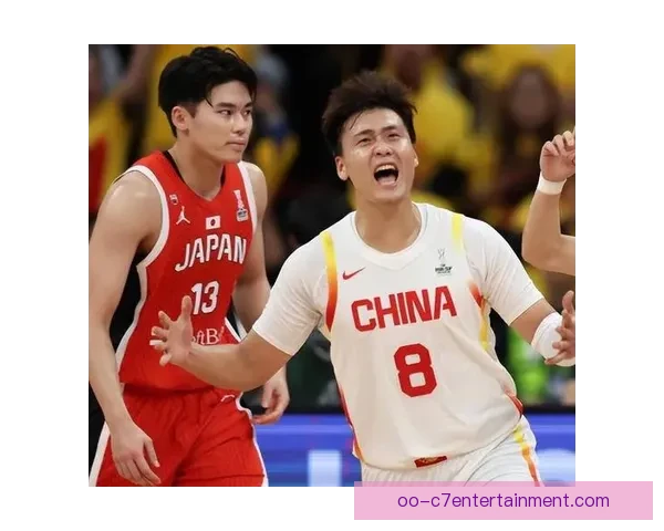 中国男足主场憾负日本错失晋级机会引发球迷热议 中国男足主场憾负日本错失晋级机会引发球迷热议